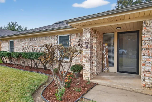 $429,900 | 3225 Emerald Street, Bedford, TX 76021