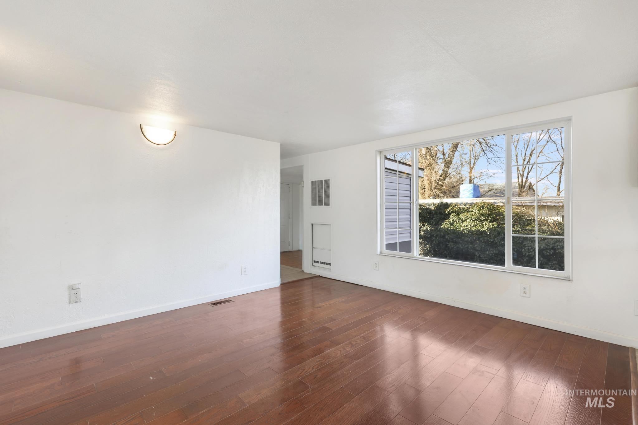 150 East Orchard Street Hagerman, ID 83332 - Photo 4 of 15