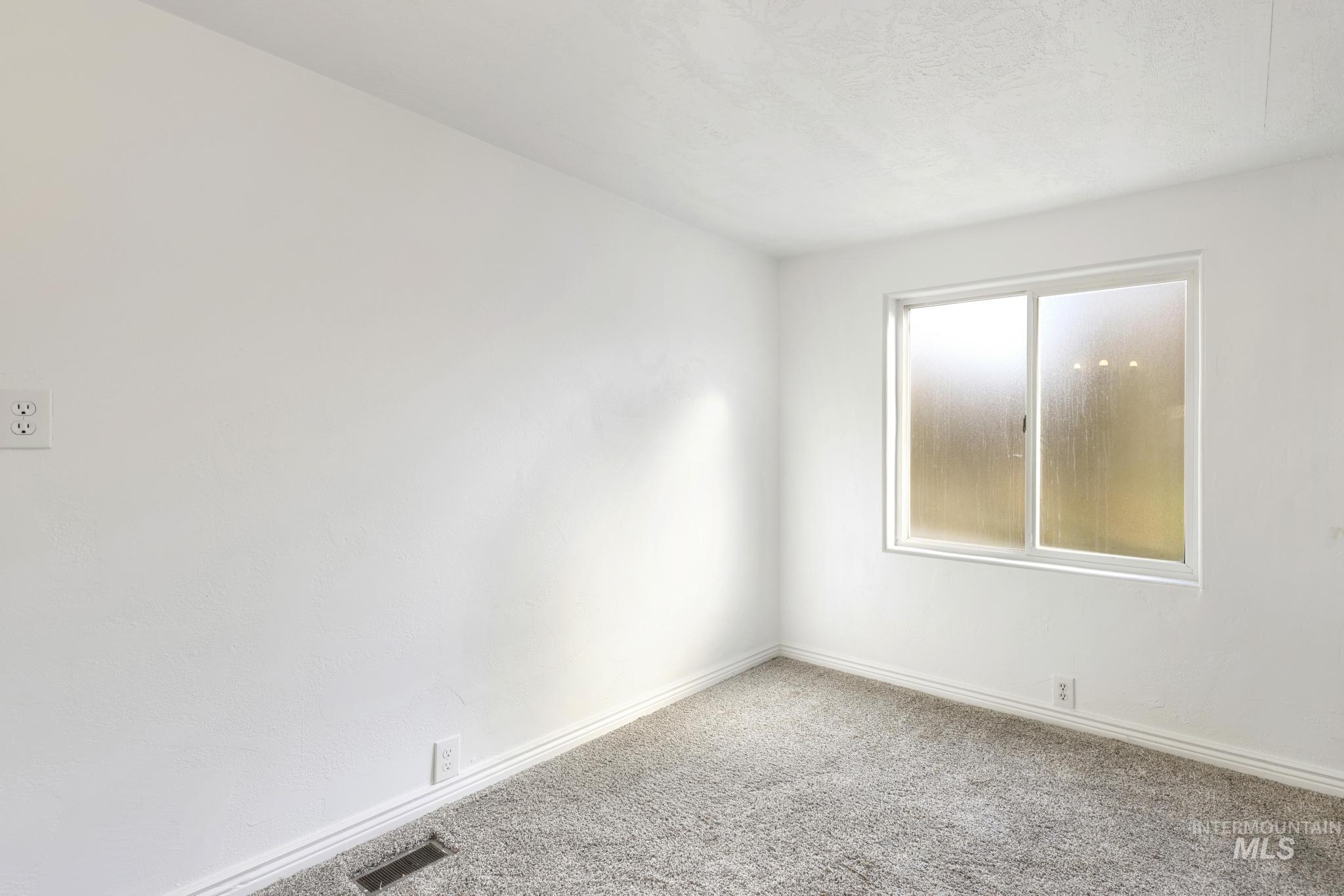 150 East Orchard Street Hagerman, ID 83332 - Photo 9 of 15