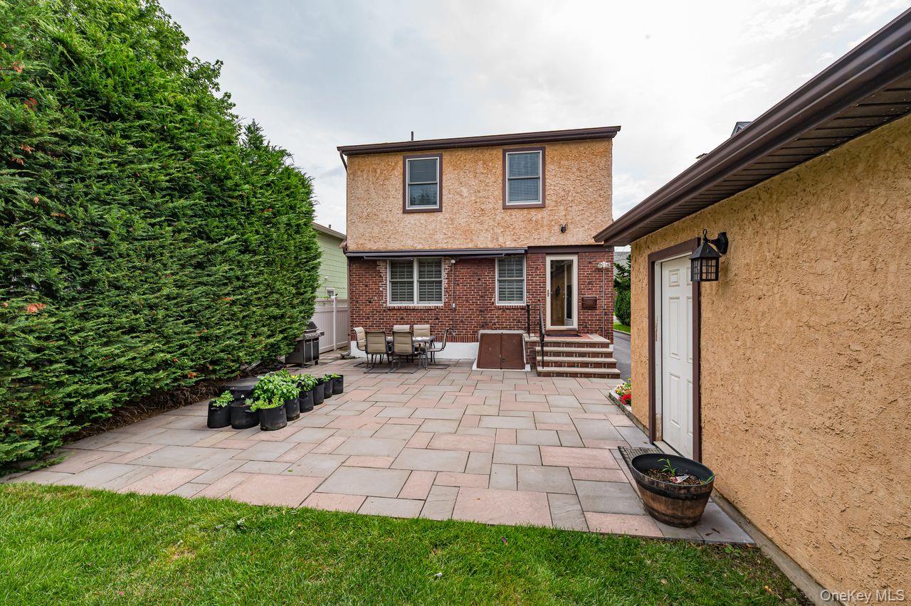 6 Troy Place Merrick, NY 11566 - Photo 23 of 24