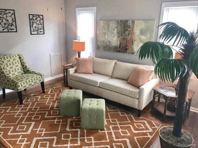 6737 Pelham Road Allen Park, MI 48101 - Photo 4 of 19 LIVING ROOM