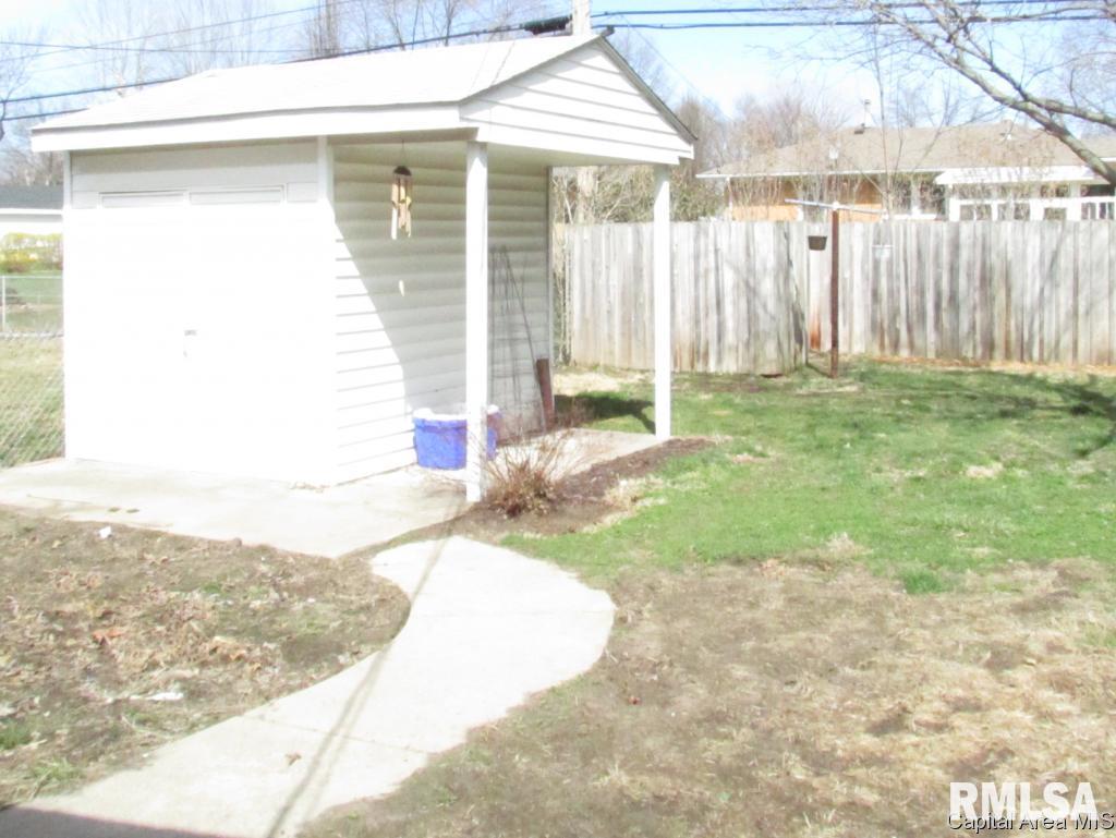 1907 East Hood Street Springfield, IL 62703 - Photo 9 of 10