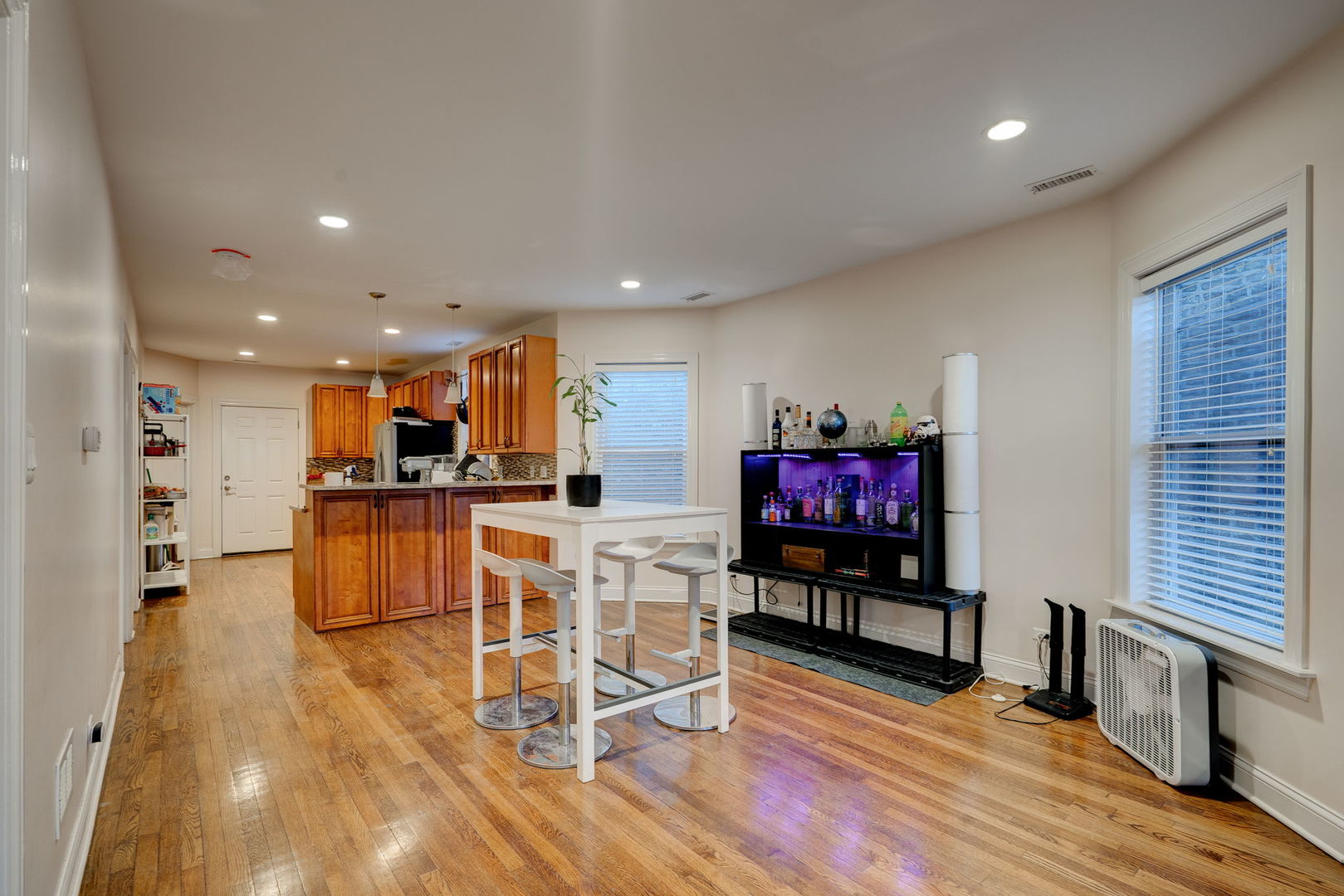 4820 West George Street Chicago, IL 60641 - Photo 4 of 26