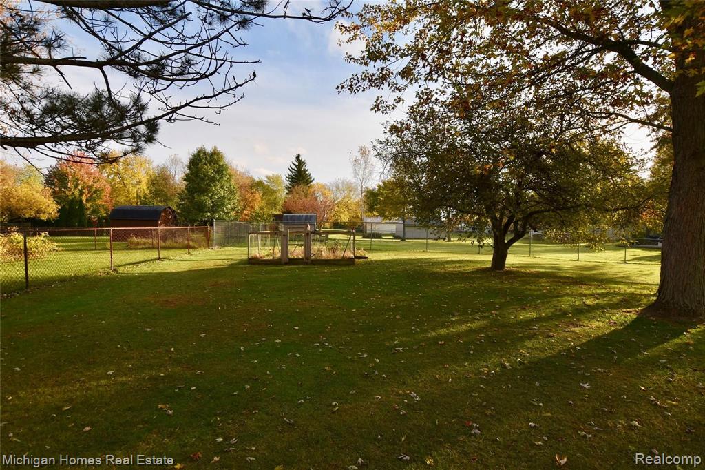 5377 Howe Road Grand Blanc, MI 48439 - Photo 16 of 22