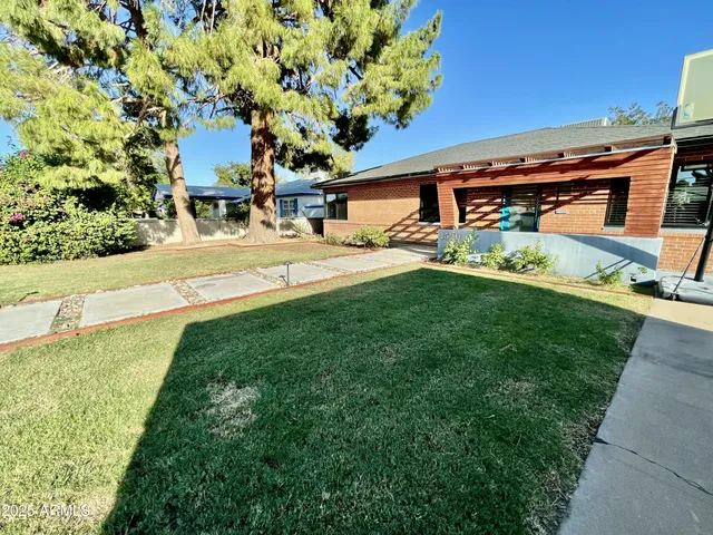 a view of a back yard of the house