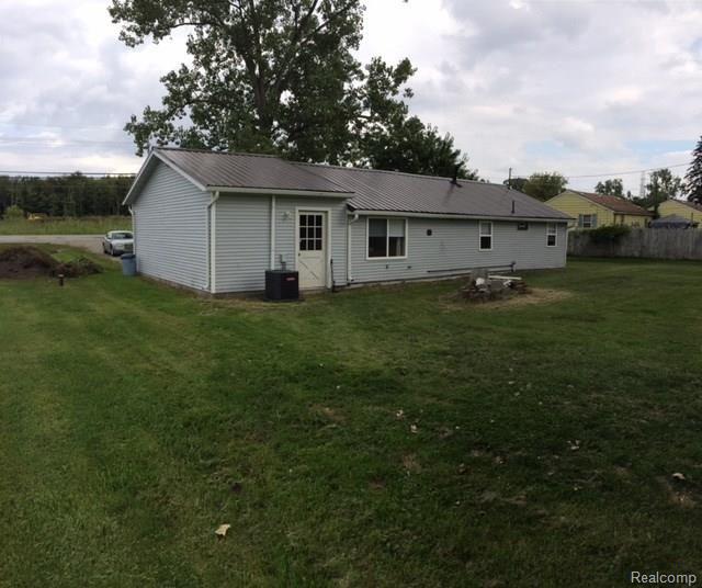 2421 Range Road Smiths Creek, MI 48074 - Photo 4 of 18 2421 Range Rear.jpg