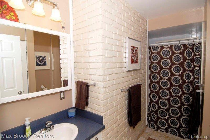 8491 Foster Road Clarkston, MI 48346 - Photo 20 of 24 Full Bath