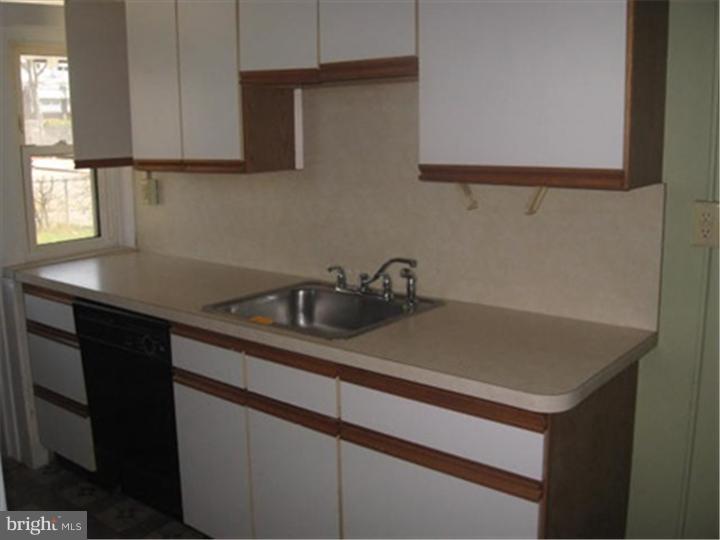 903 Kenmore Road Philadelphia, PA 19151 - Photo 11 of 18 Gallery Image 11
