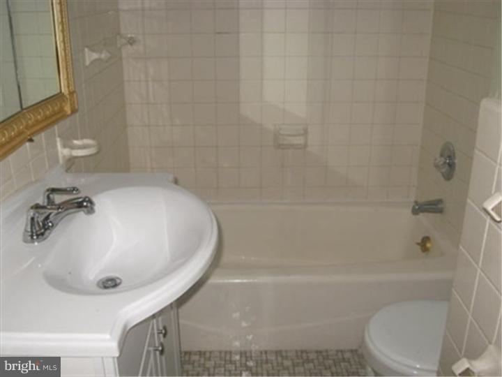 903 Kenmore Road Philadelphia, PA 19151 - Photo 4 of 18 Gallery Image 4