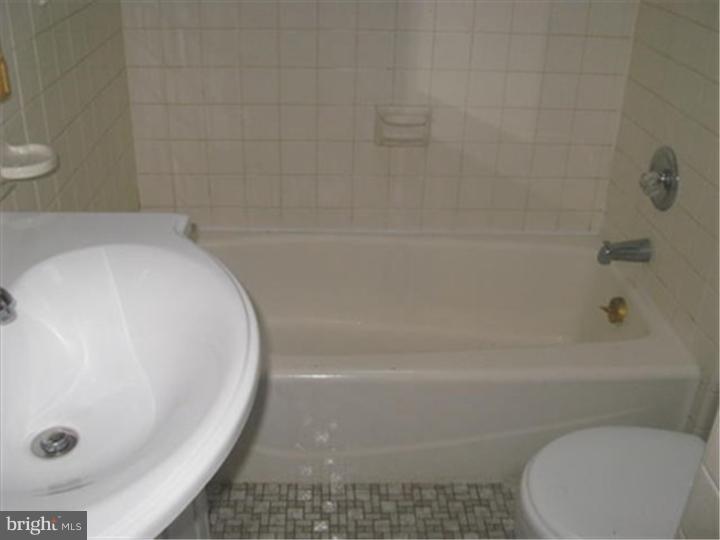 903 Kenmore Road Philadelphia, PA 19151 - Photo 7 of 18 Gallery Image 7