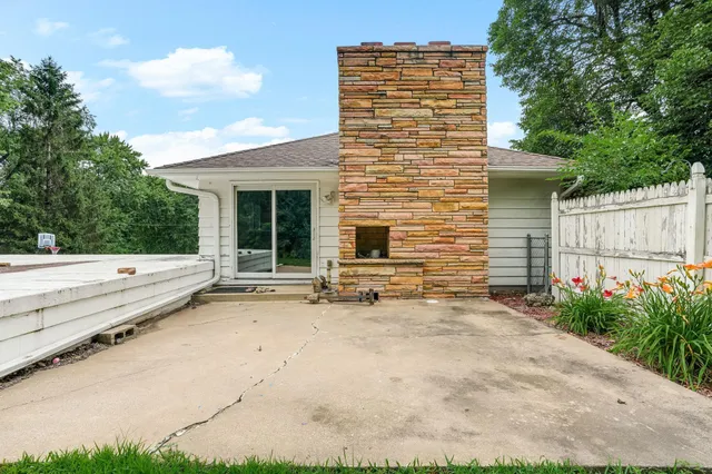 $399,900 | 1941 Dodd Road, Mendota Heights, MN 55118