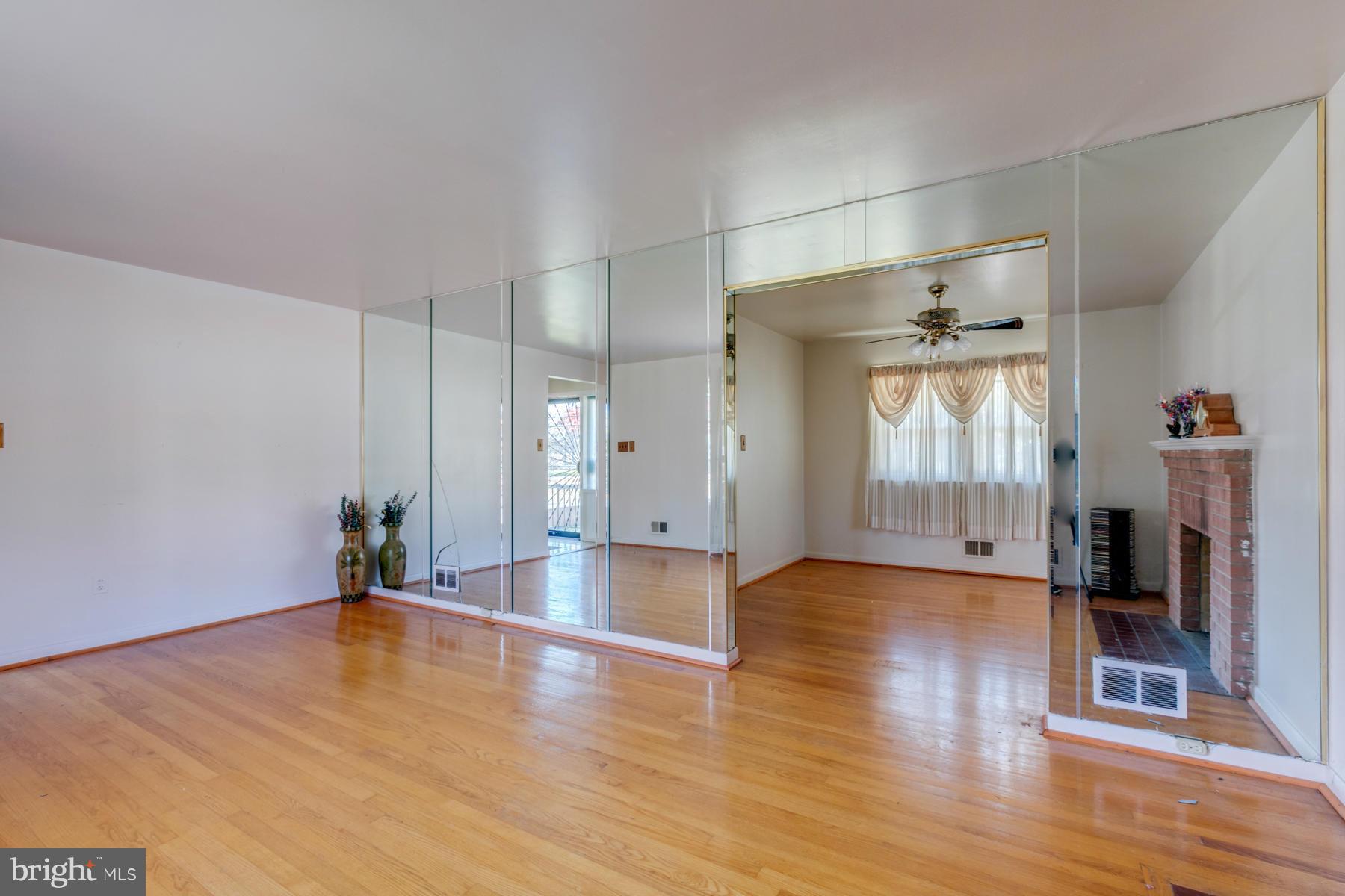 5111 Wheeler Road Oxon Hill, MD 20745 - Photo 24 of 30 Living Room
