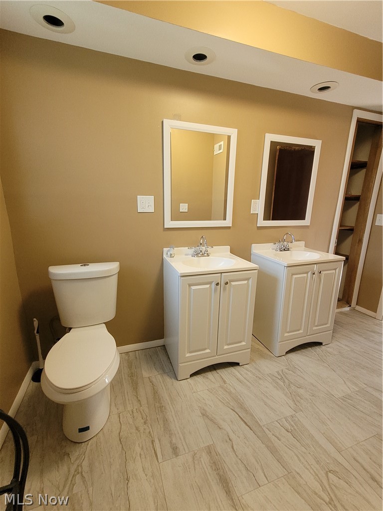 810 Woodview Road Cleveland, OH 44121 - Photo 20 of 31