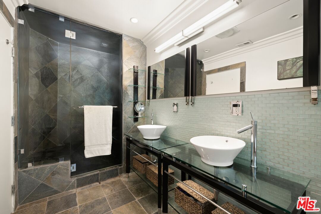 8142 Amor Road Los Angeles, CA 90046 - Photo 10 of 26 Gallery Image 10
