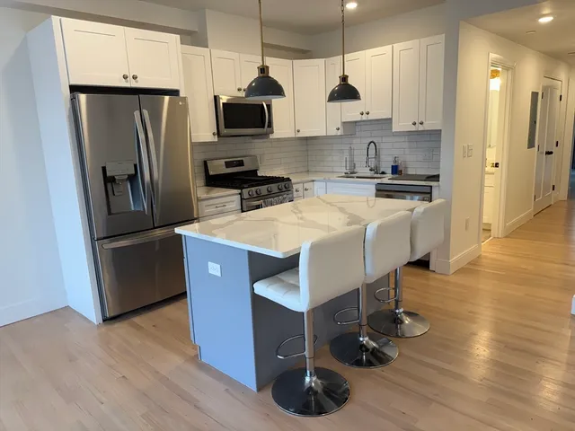$3,300 | 138 Centre Street, Unit 3, Boston, MA 02124