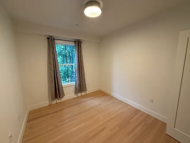 $3,300 | 138 Centre Street, Unit 3, Boston, MA 02124