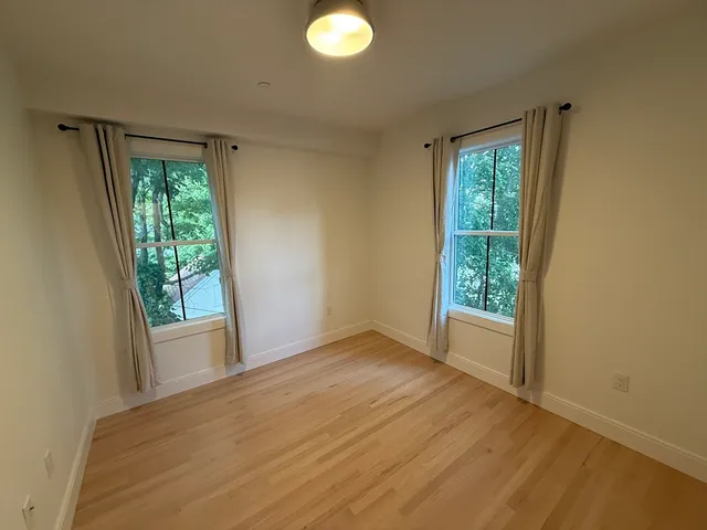 $3,300 | 138 Centre Street, Unit 3, Boston, MA 02124