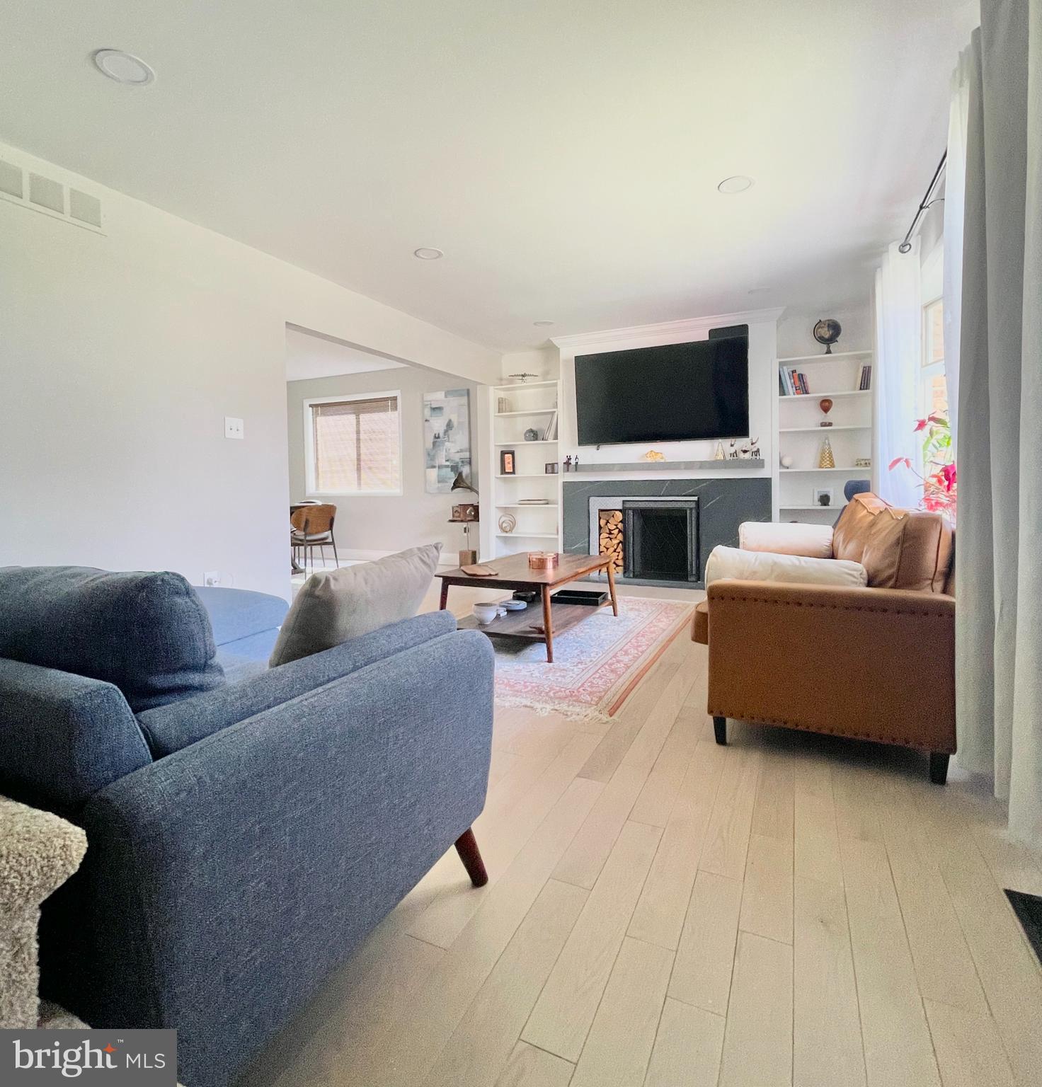 403 Merryman Road Annapolis, MD 21401 - Photo 4 of 31 a living room with furniture and a flat screen tv