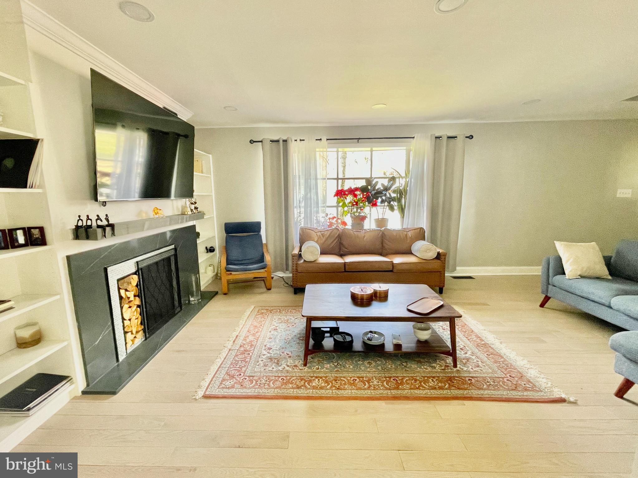 403 Merryman Road Annapolis, MD 21401 - Photo 5 of 31 a living room with furniture and a flat screen tv