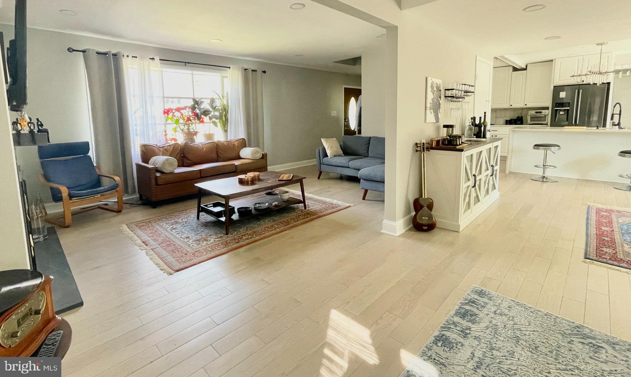 403 Merryman Road Annapolis, MD 21401 - Photo 6 of 31 a living room with furniture gym equipment and a table