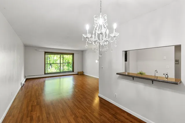 $174,900 | 10441 Greenbrier Road, Unit 315, Minnetonka, MN 55305