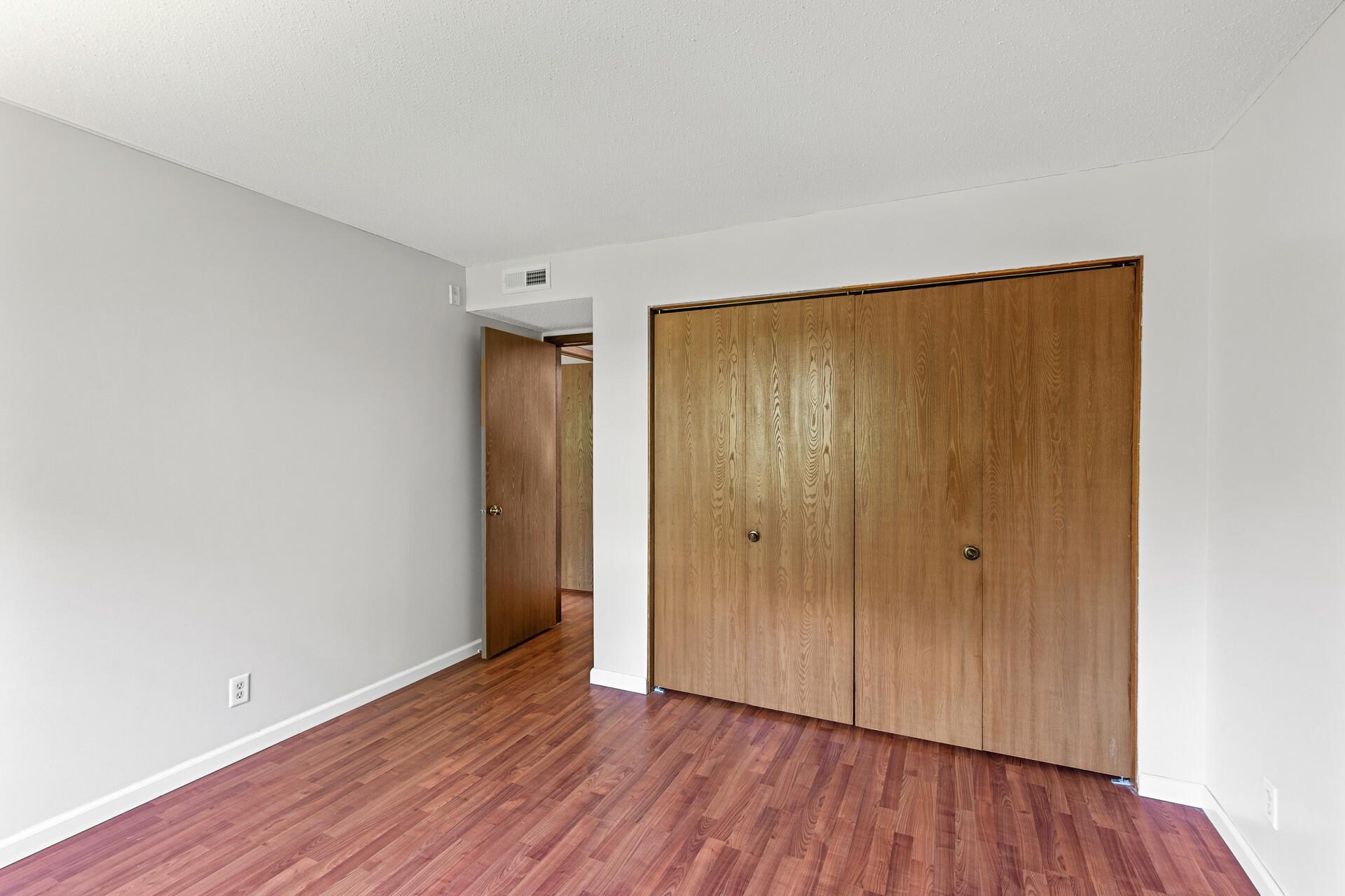 10441 Greenbrier Road, Unit 315 Minnetonka, MN 55305 - Photo 14 of 33