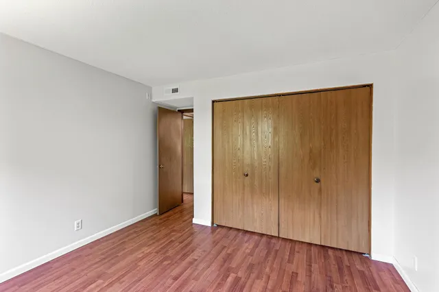 $174,900 | 10441 Greenbrier Road, Unit 315, Minnetonka, MN 55305