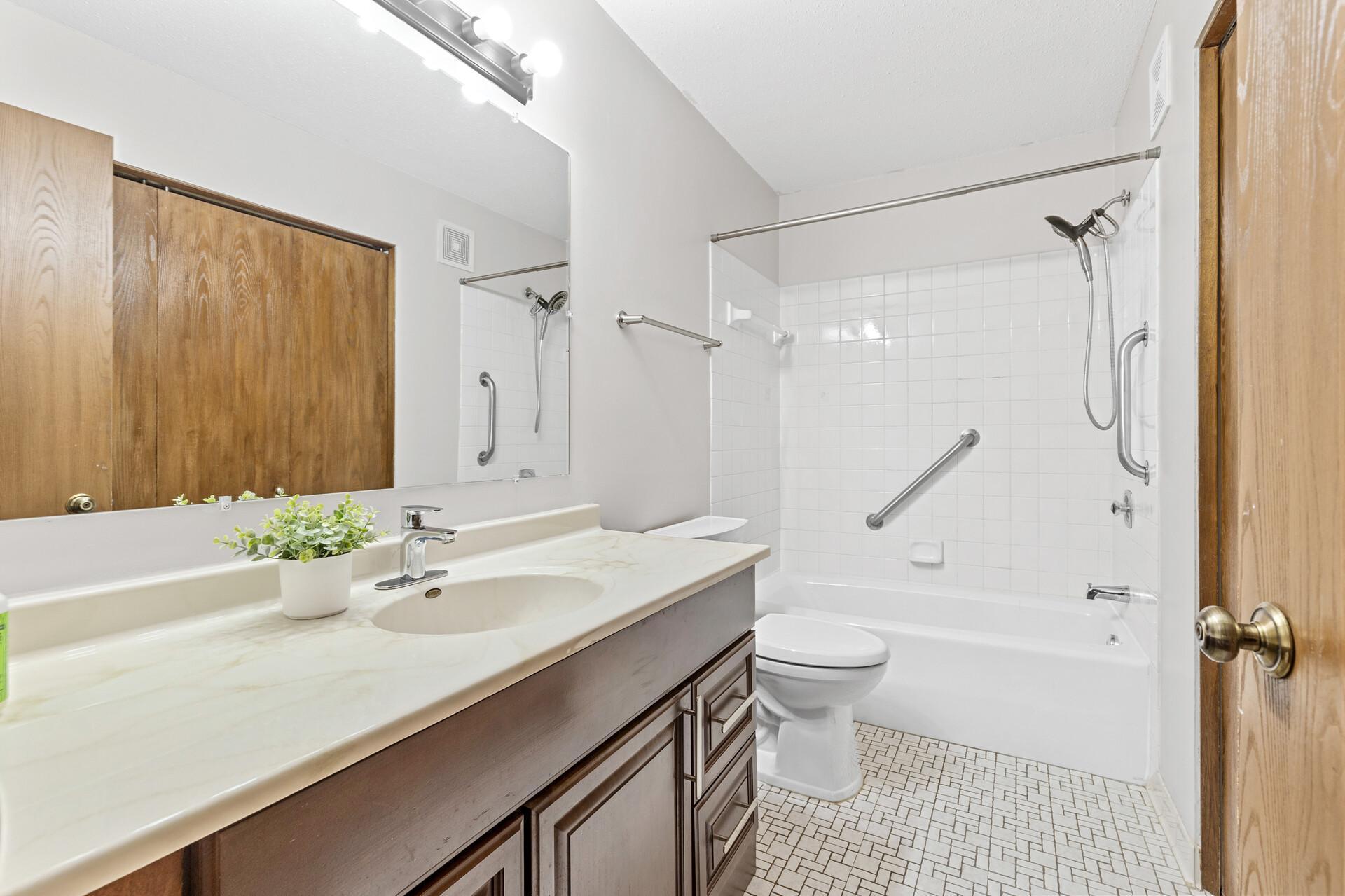 10441 Greenbrier Road, Unit 315 Minnetonka, MN 55305 - Photo 15 of 33