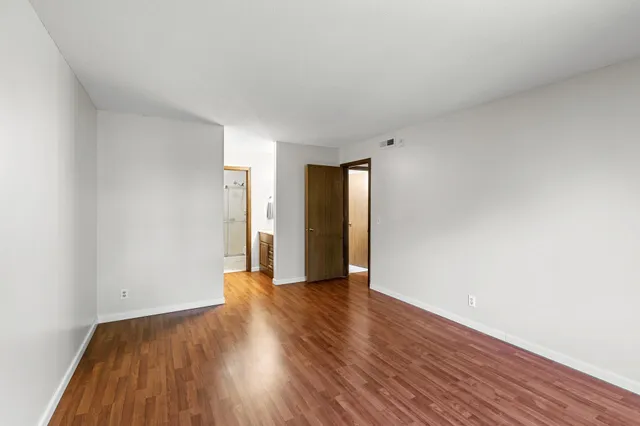 $179,900 | 10441 Greenbrier Road, Unit 315, Minnetonka, MN 55305