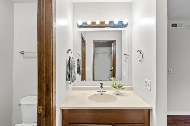 $174,900 | 10441 Greenbrier Road, Unit 315, Minnetonka, MN 55305