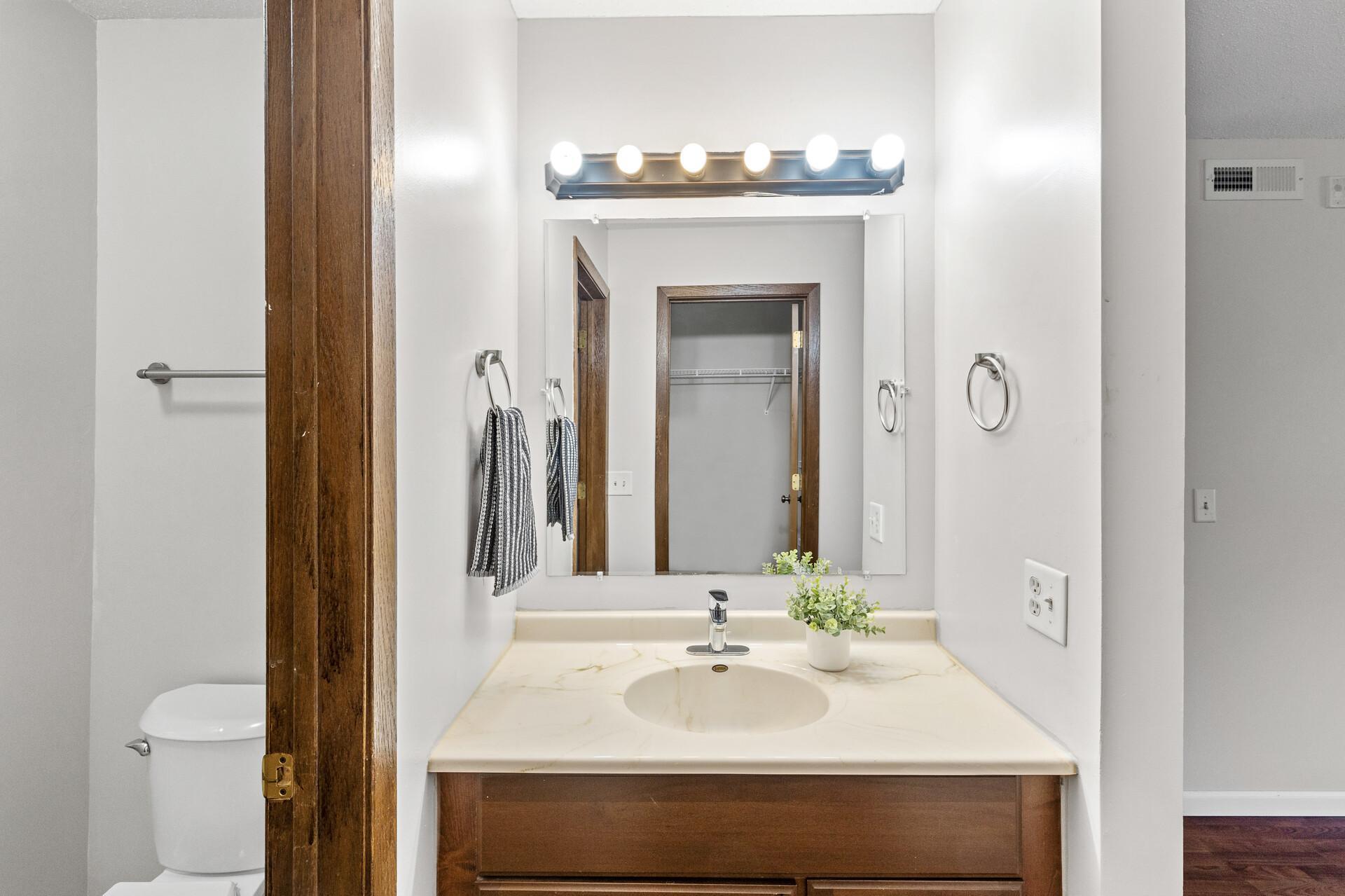 10441 Greenbrier Road, Unit 315 Minnetonka, MN 55305 - Photo 19 of 33