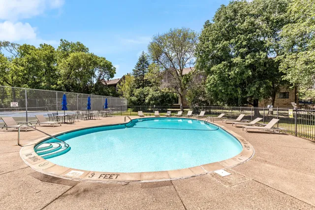 $179,900 | 10441 Greenbrier Road, Unit 315, Minnetonka, MN 55305