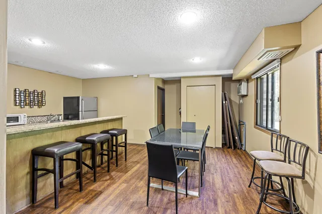 $174,900 | 10441 Greenbrier Road, Unit 315, Minnetonka, MN 55305