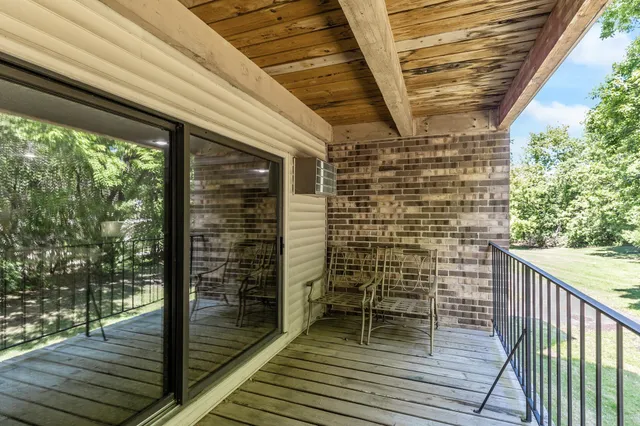 $179,900 | 10441 Greenbrier Road, Unit 315, Minnetonka, MN 55305