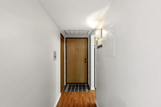 $174,900 | 10441 Greenbrier Road, Unit 315, Minnetonka, MN 55305