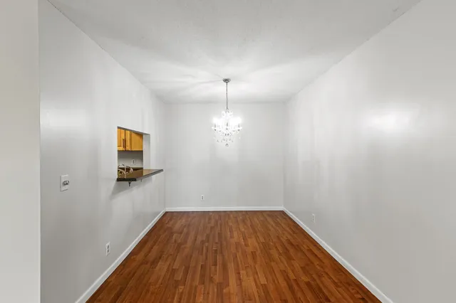 $174,900 | 10441 Greenbrier Road, Unit 315, Minnetonka, MN 55305