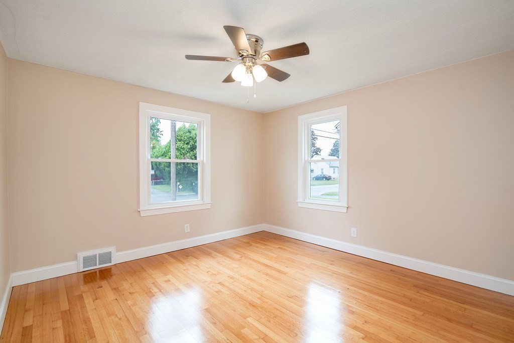 125 Victoria Street Springfield, MA 01104 - Photo 11 of 34 Gallery Image 11