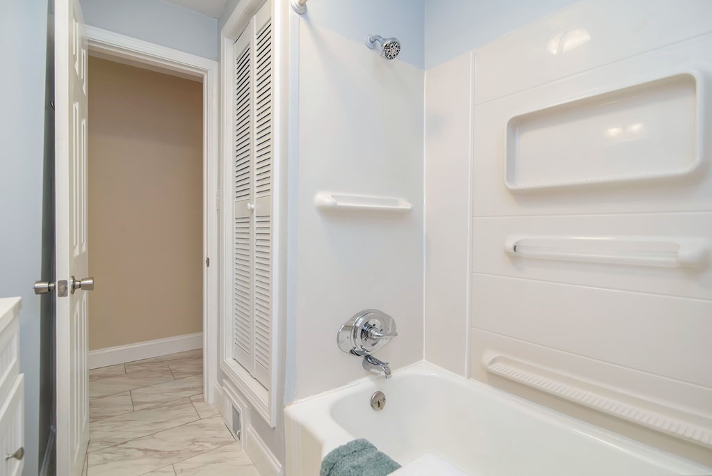 125 Victoria Street Springfield, MA 01104 - Photo 20 of 34 Gallery Image 20