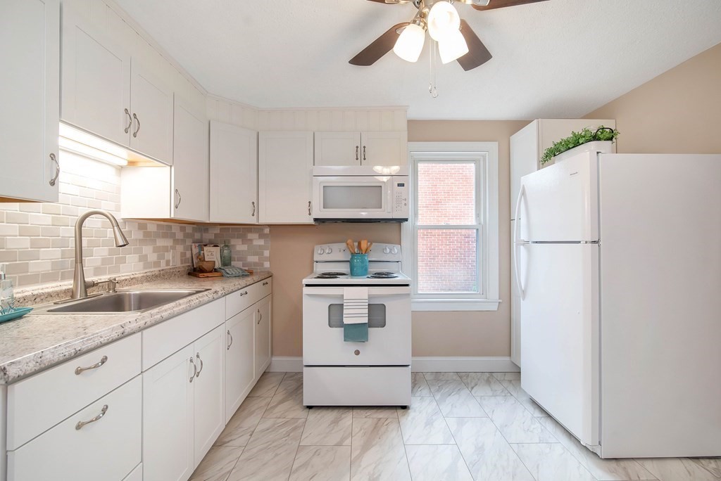 125 Victoria Street Springfield, MA 01104 - Photo 3 of 34 Gallery Image 3