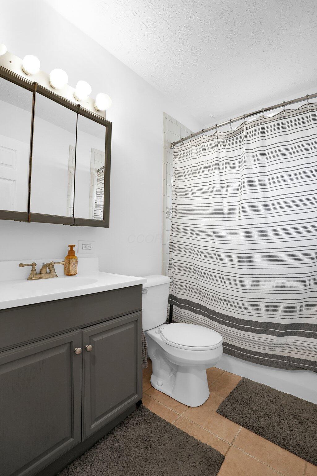 4648 Annhurst Road Columbus, OH 43228 - Photo 17 of 31 17-web-or-mls-4648-annhurst-rd