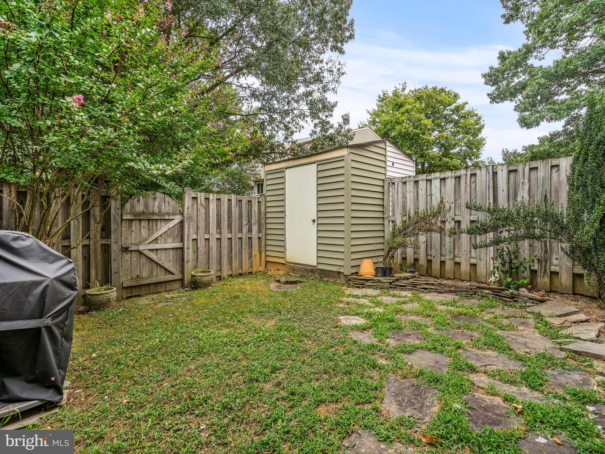 8297 Bark Tree Court Springfield, VA 22153 - Photo 23 of 26 Expansive, open backyard is very private.