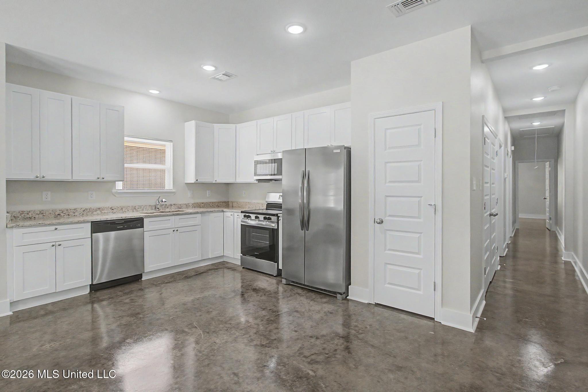 12297 Massachusetts Road, Unit A Ocean Springs, MS 39564 - Photo 4 of 18 IMG_0199