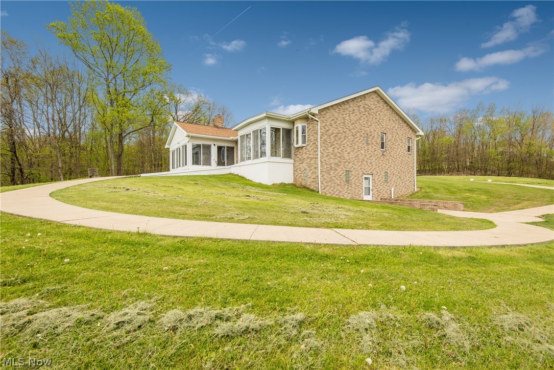 1351 Sharon Valley Road New Philadelphia, OH 44663 - Photo 4 of 32