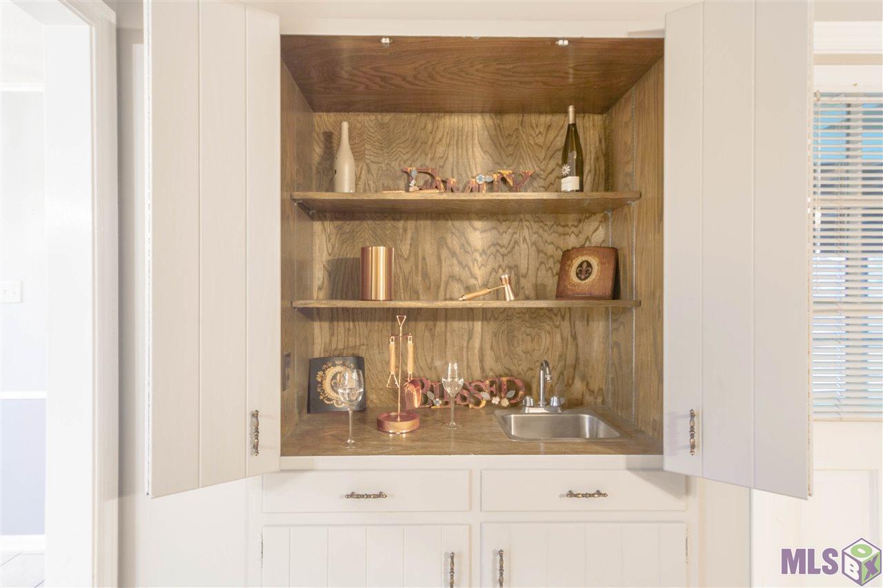 1638 South Flannery Road Baton Rouge, LA 70816 - Photo 14 of 18 Wet Bar Area