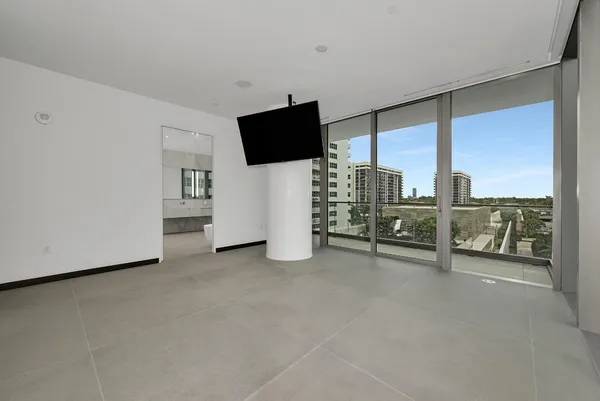 $19,500 | 2000 South Ocean Drive, Unit 5A, Hallandale Beach, FL 33009