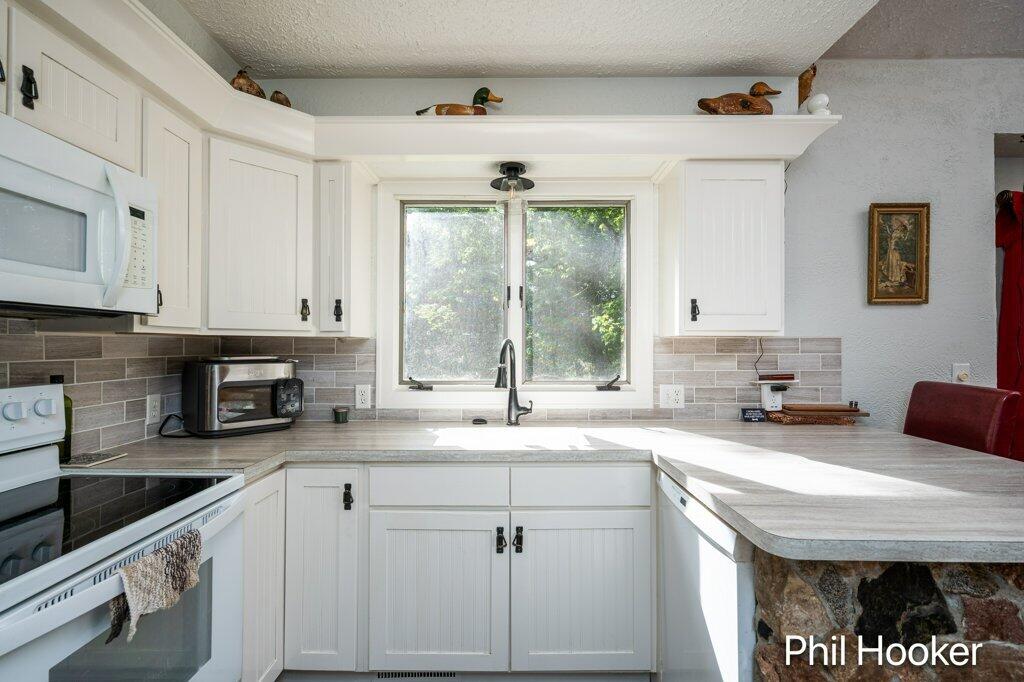 996 Prairie Creek Road Ionia, MI 48846 - Photo 6 of 38 996 Prairie Creek kitchen S view