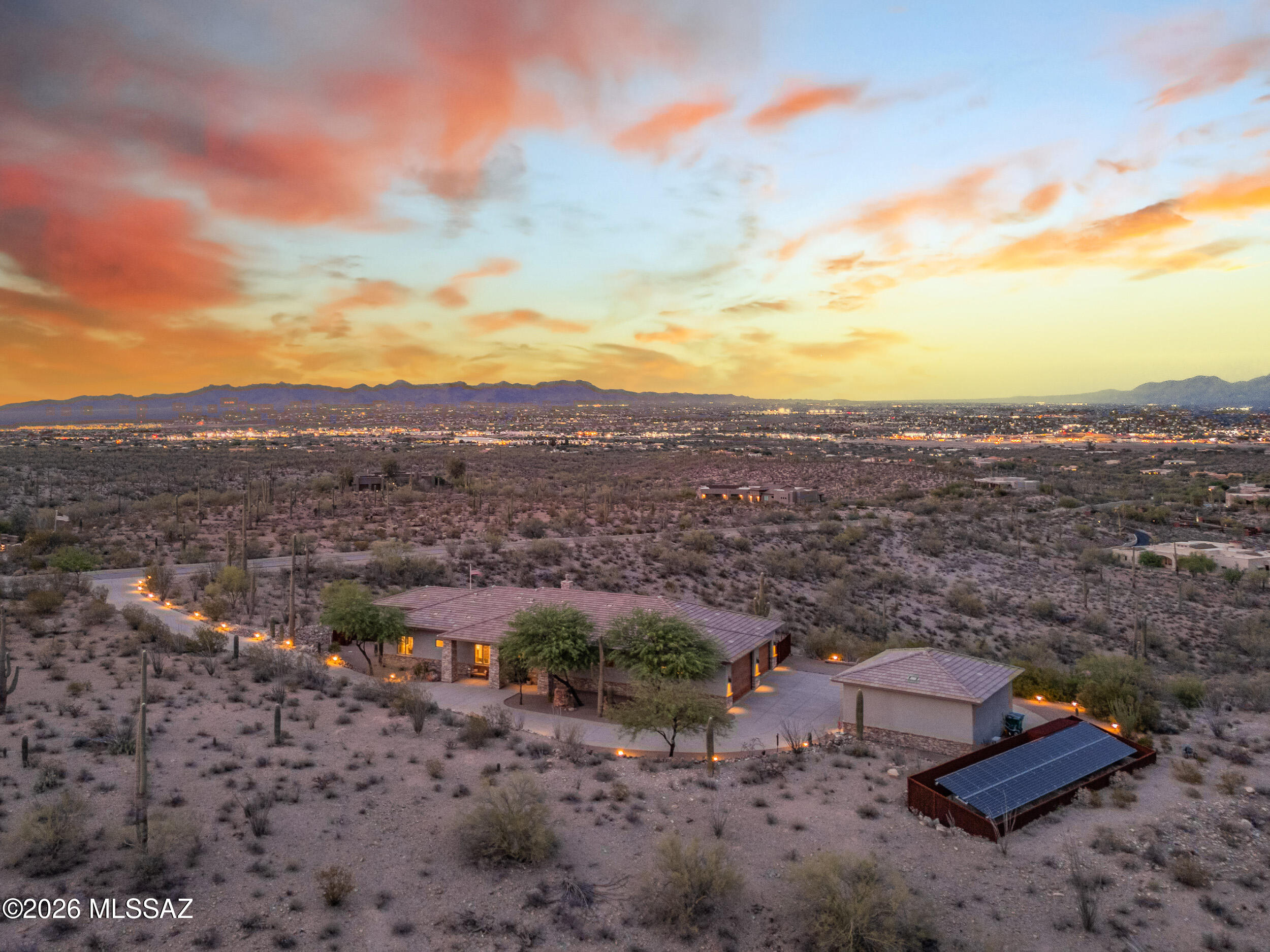 5790 North Abington Road Tucson, AZ 85743 - Photo 6 of 52 010