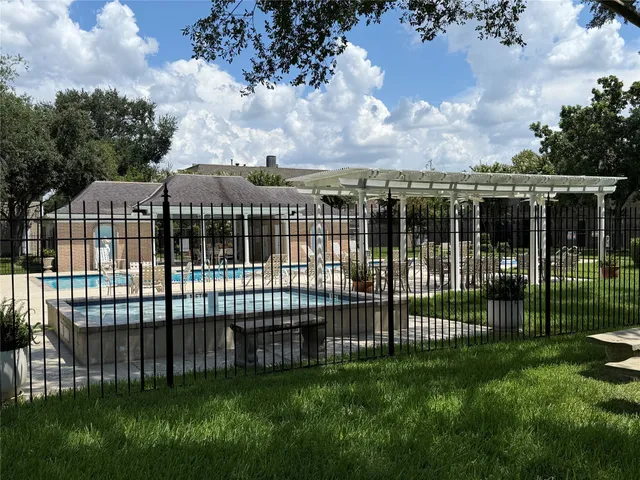 $650,000 | 7517 Olympia Drive, Houston, TX 77063
