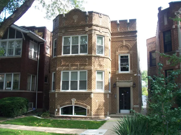 $1,900 | 5915 North Artesian Avenue, Unit GDN, Chicago, IL 60659