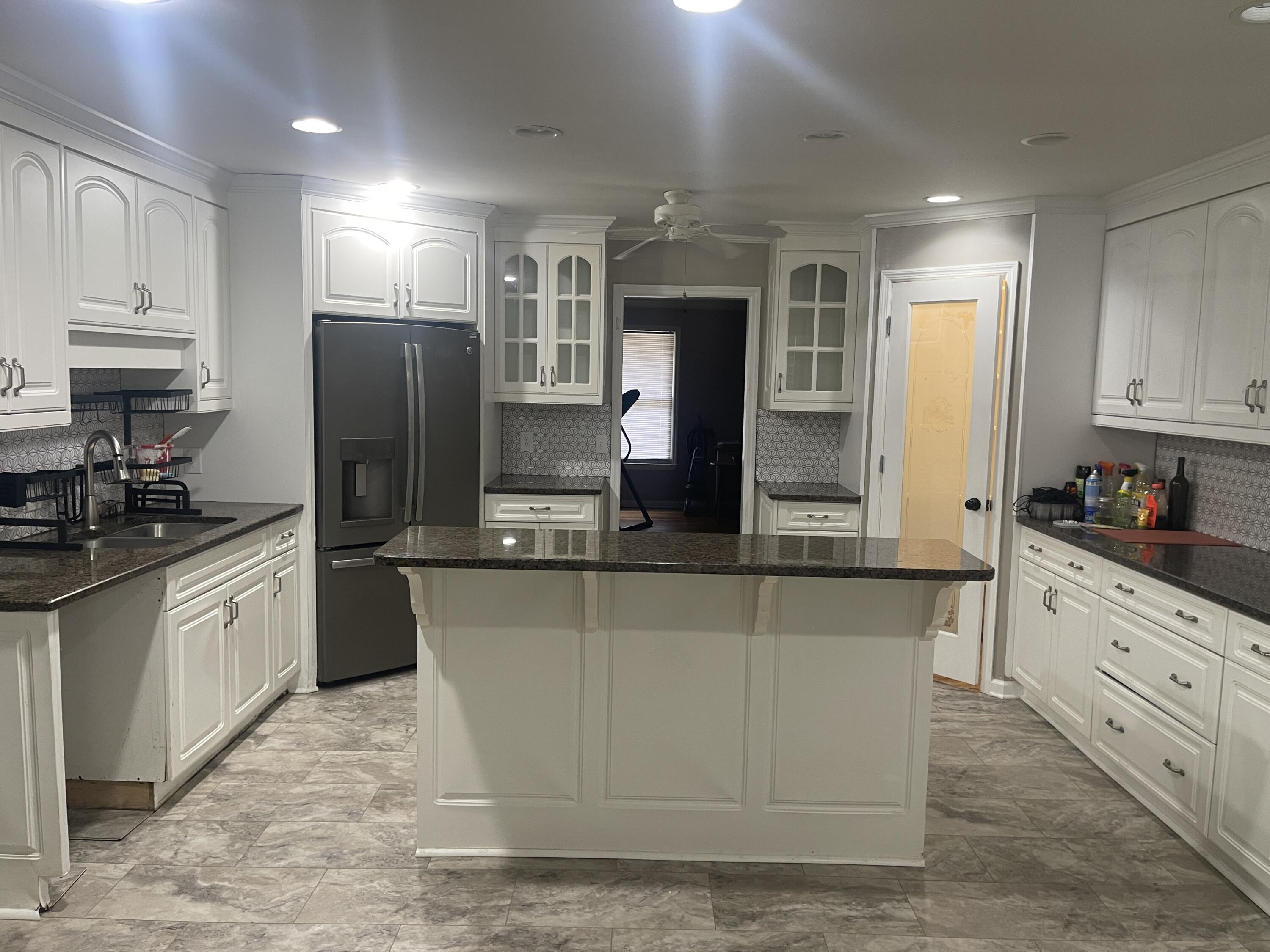 849 - Kitchen